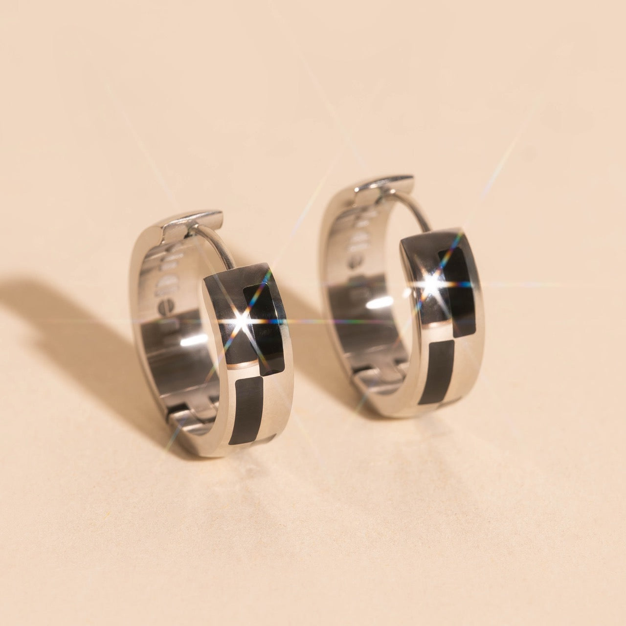 16mm Block Checkered Super Chunky Huggie Hoop Earrings