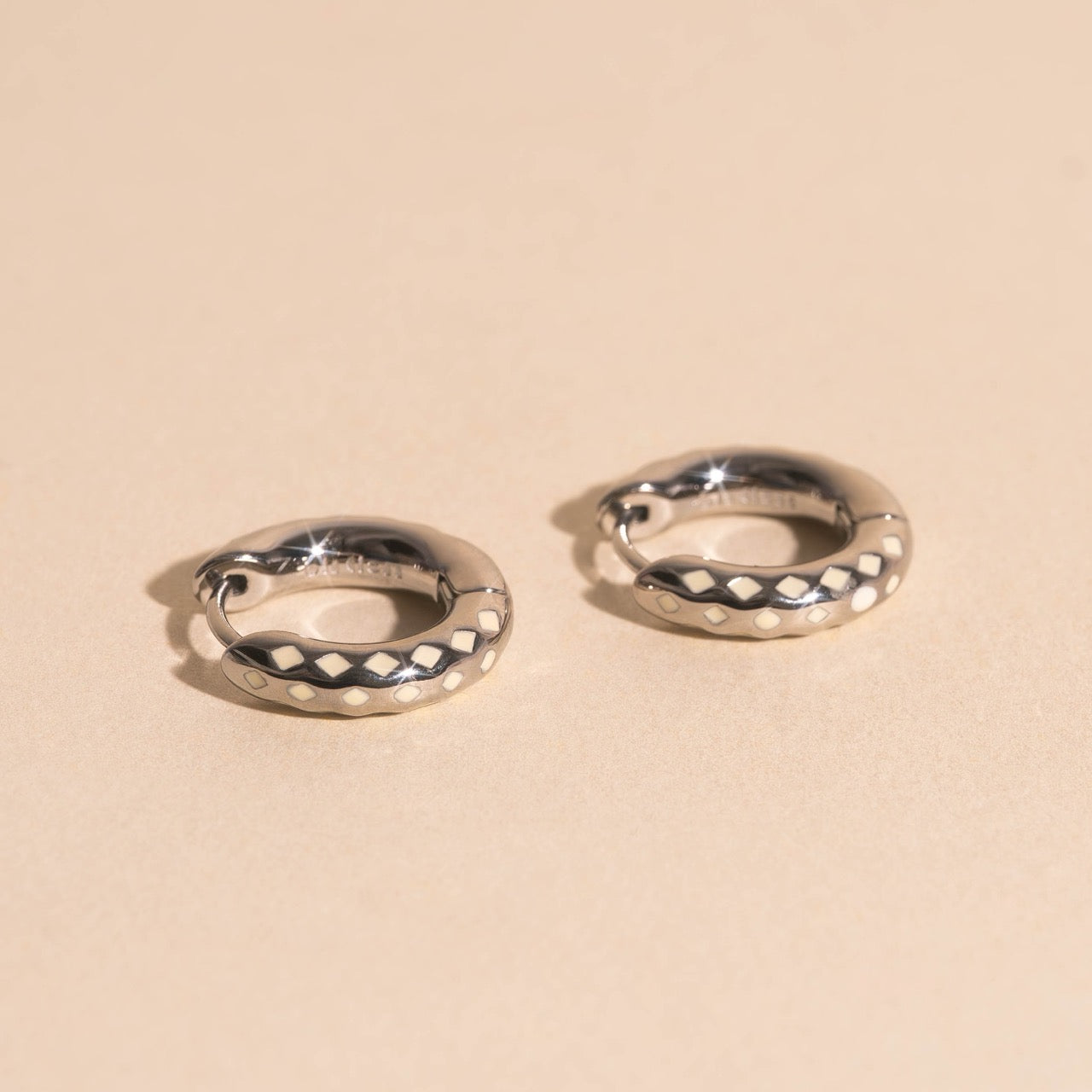 Diamond Lattice Chunky Rounded Huggie Hoop Earrings