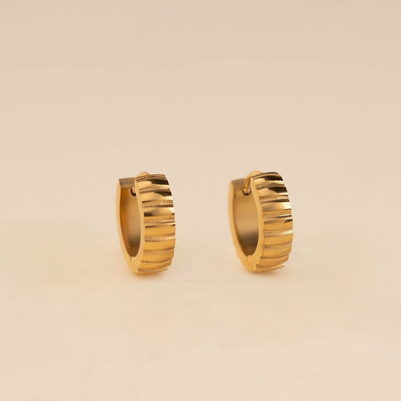 Scalloped Chunky Huggie Hoop Earrings