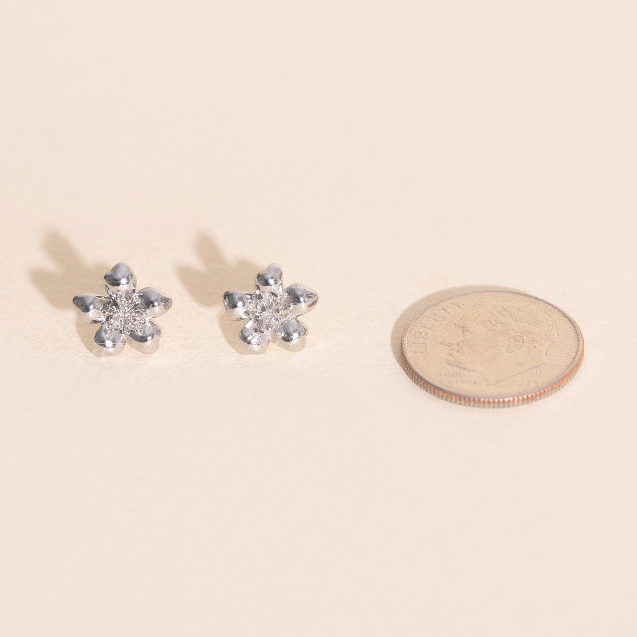 Mini Hibiscus Stud Earrings – Oh Clementine