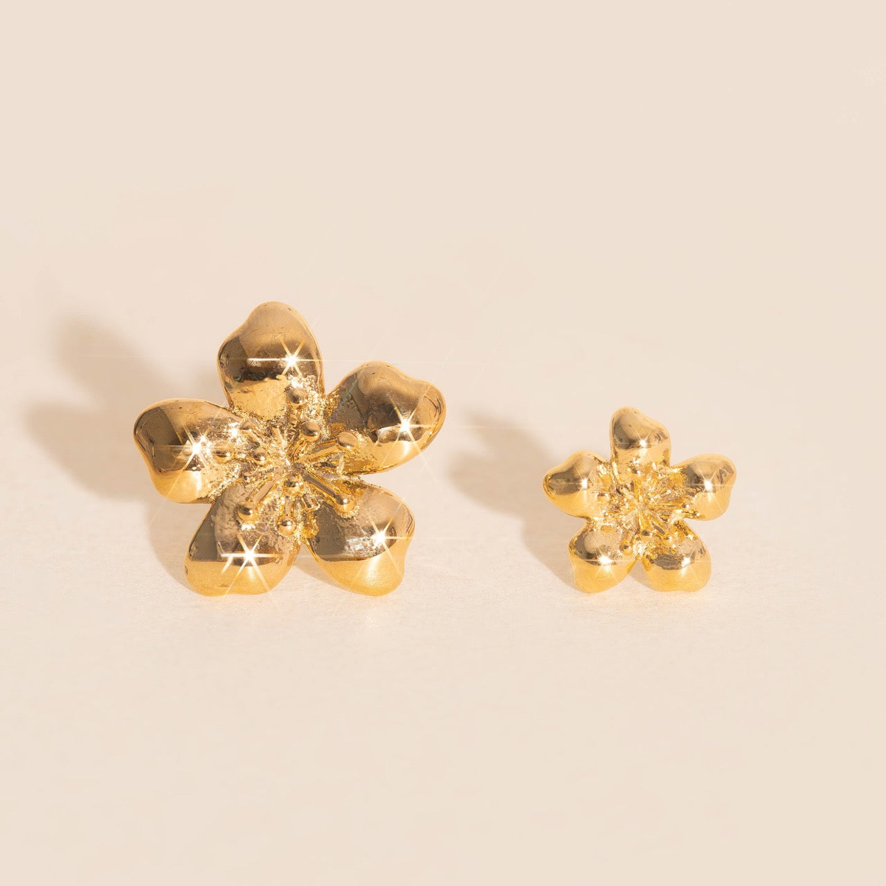 Mini Hibiscus Stud Earrings – Oh Clementine