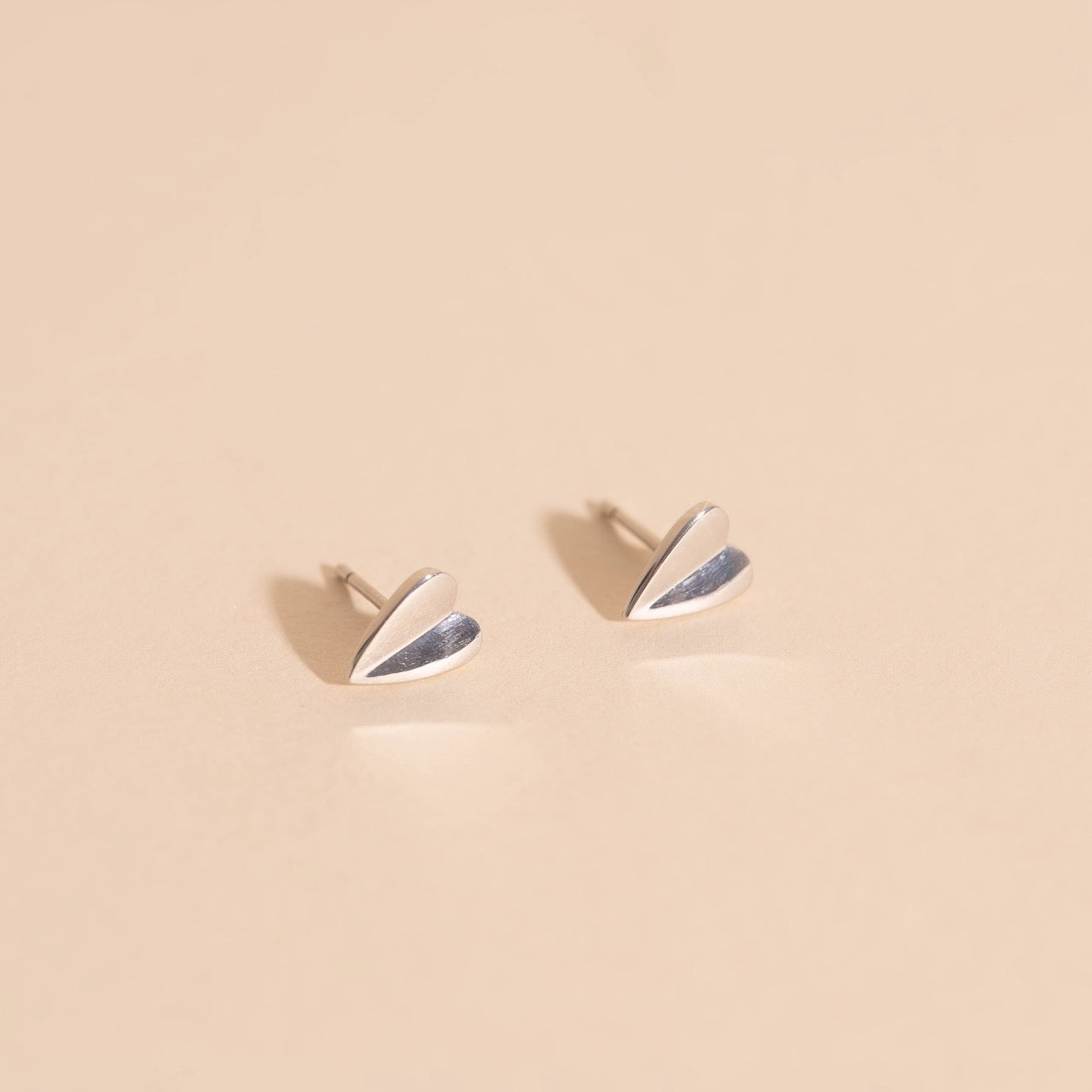 AR CHR ONLY100cards100kindsマーシャドー　ピィetc. Folded Heart Stud Earrings – Oh Clementine
